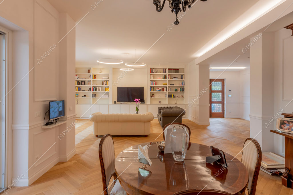 Tavolo da pranzo nella sala della villa Murray, location in stile contemporaneo a Roma
