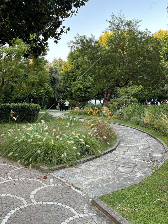 Vialetto della dimora storica Citera, location in stile classico a Roma