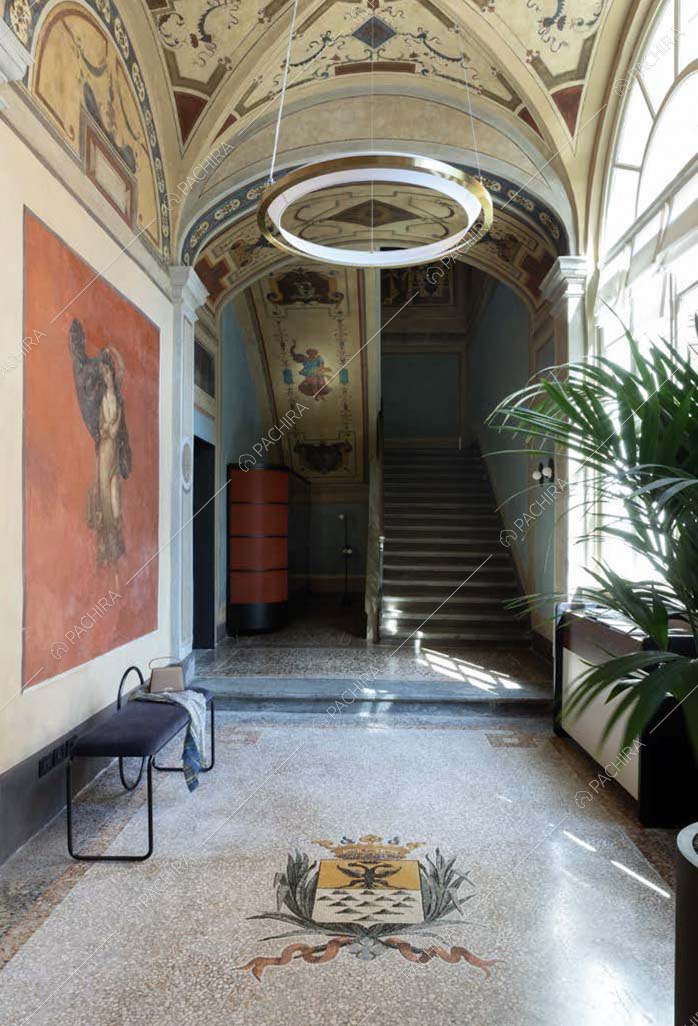 Atrio dell'appartamento Sayan, location in stile classico a Torino