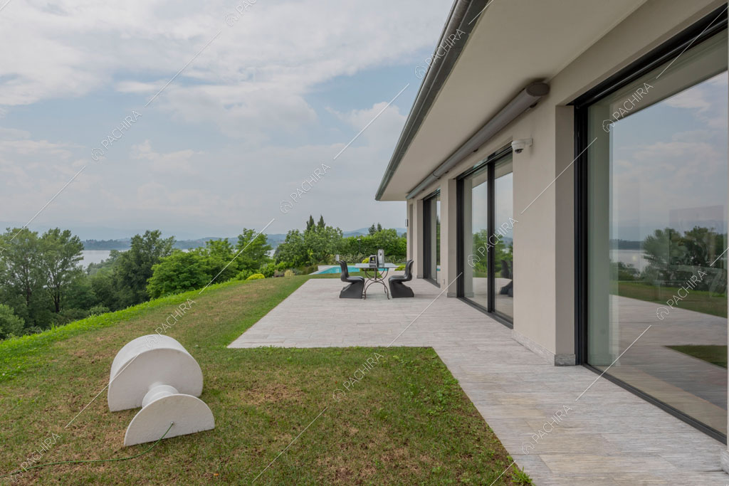 Giardino della villa Ladoga, location in stile contemporaneo a Varese