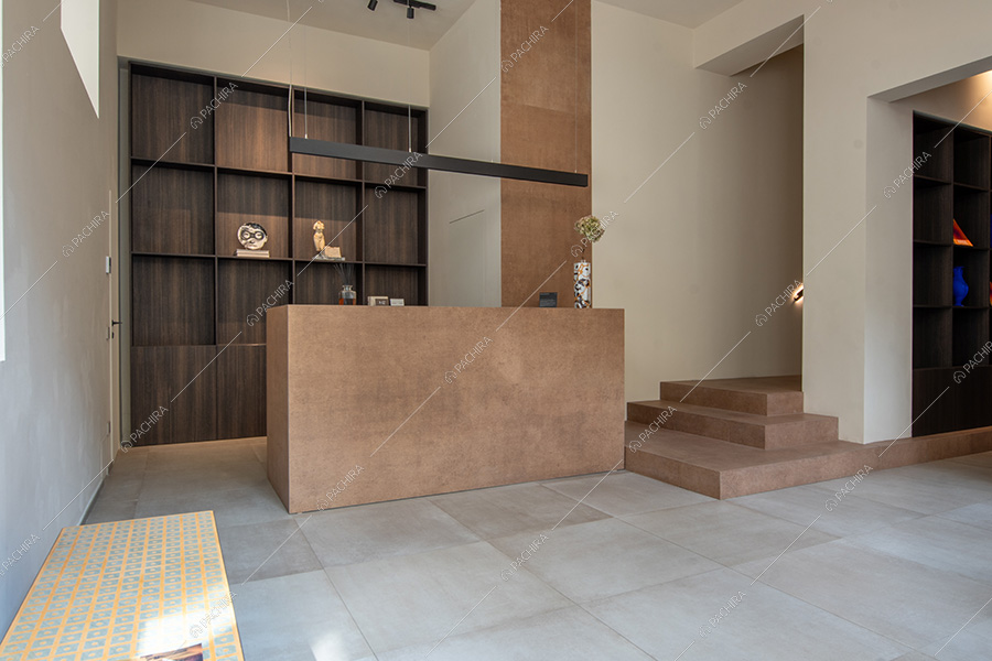 Reception dell'espositivo Tipuana, location in stile contemporaneo a Milano