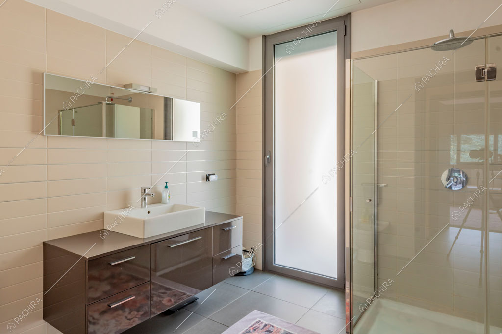 Bagno della villa Darling, location in stile contemporaneo a Monza