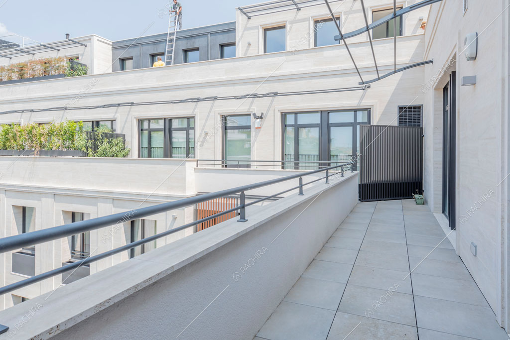 Terrazza dell'appartamento Foehn, location in stile contemporaneo a Milano