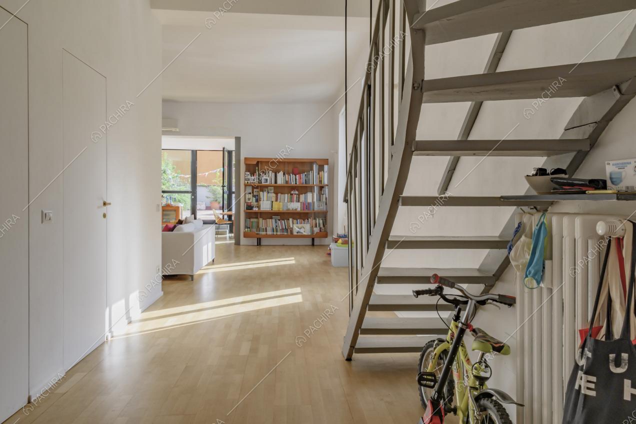Vista sull'open space dall'ingresso dell'appartamento