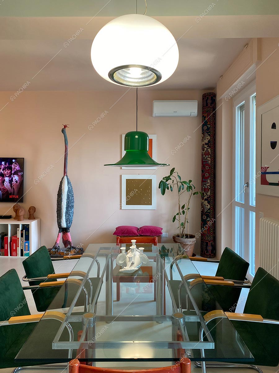 Zona pranzo dell'appartamento moderno Goro, location per shooting a Milano