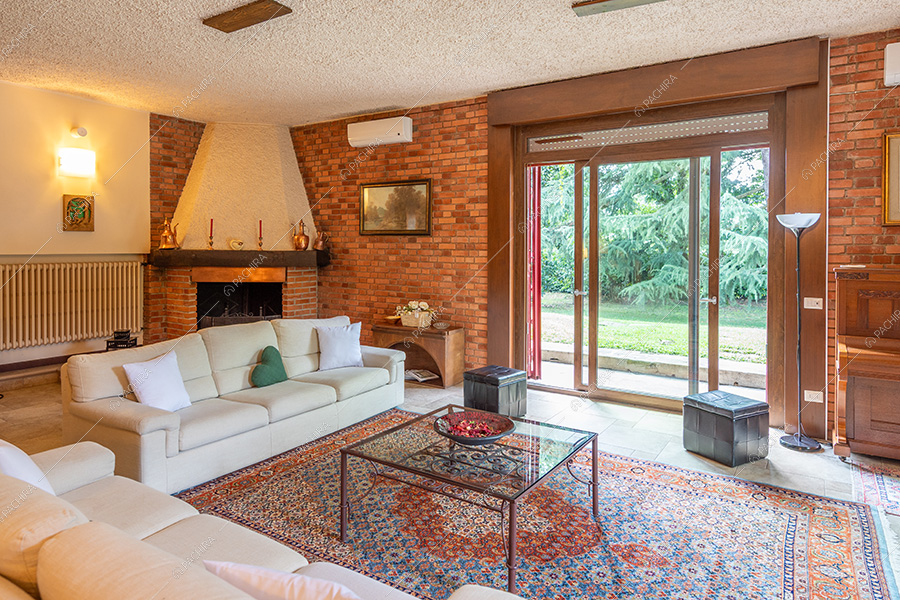 Salotto della villa Adige, location in stile contemporaneo a Monza