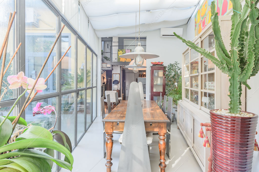 Sala da pranzo del loft Cascarilla, location in stile moderno a Milano