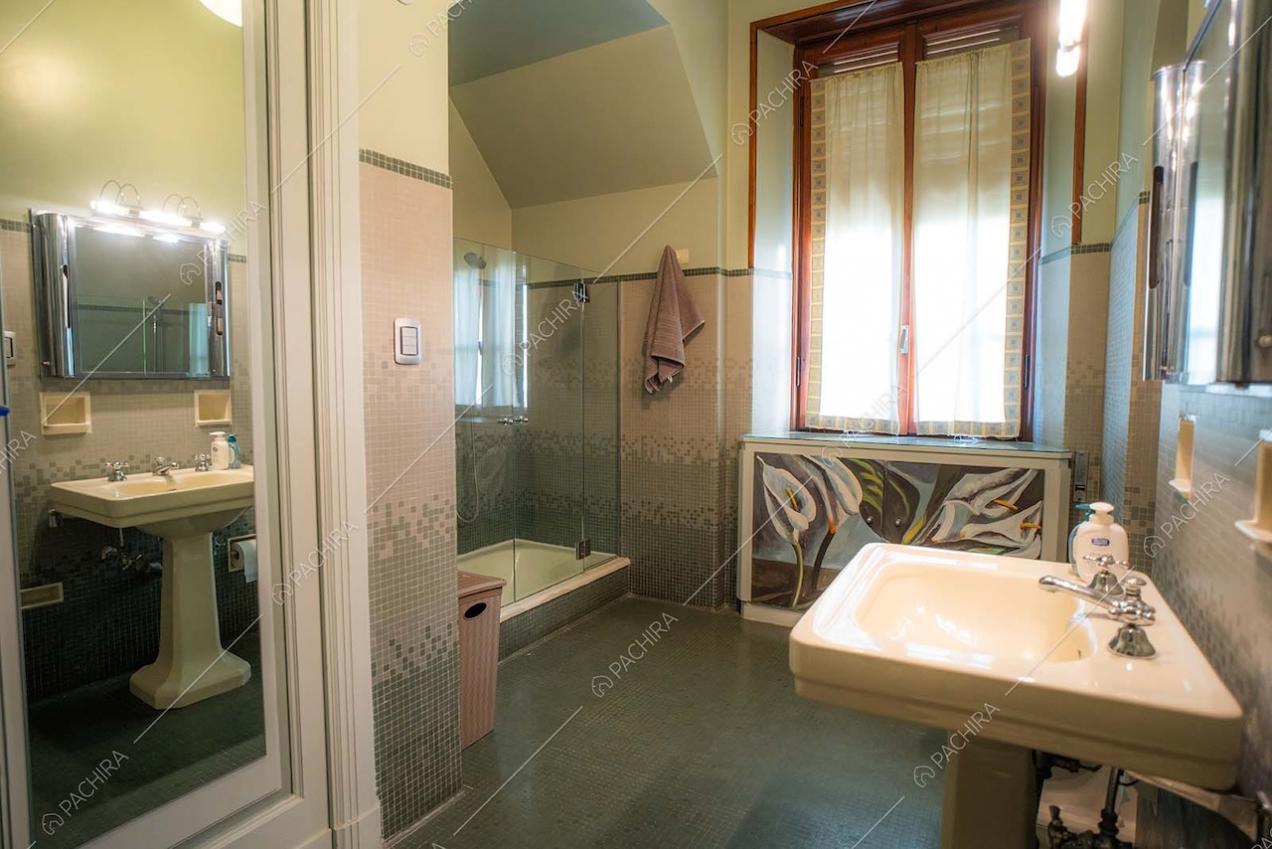 Bagno della villa Adamite, location in stile classico a Savona