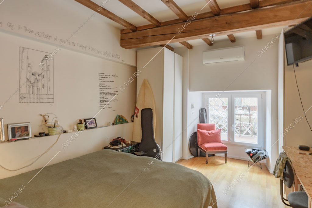 Camera da letto dell'appartamento Roobois, location in stile insolito a Roma