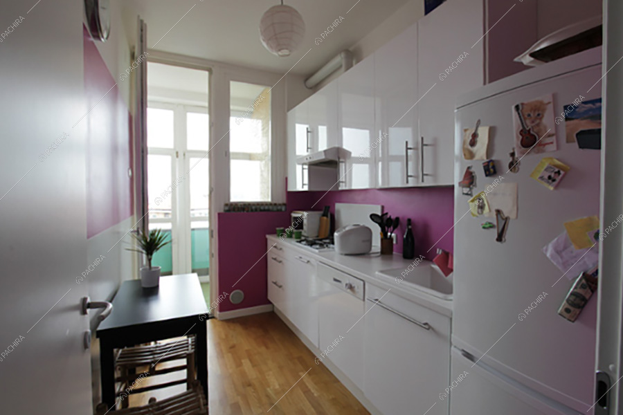 Cucina dell'appartamento moderno Cerfoglio, location per shooting a Milano