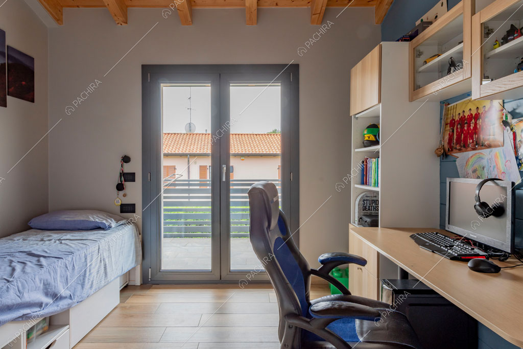 Camera da letto della villa Galena, location in stile contemporaneo a Monza