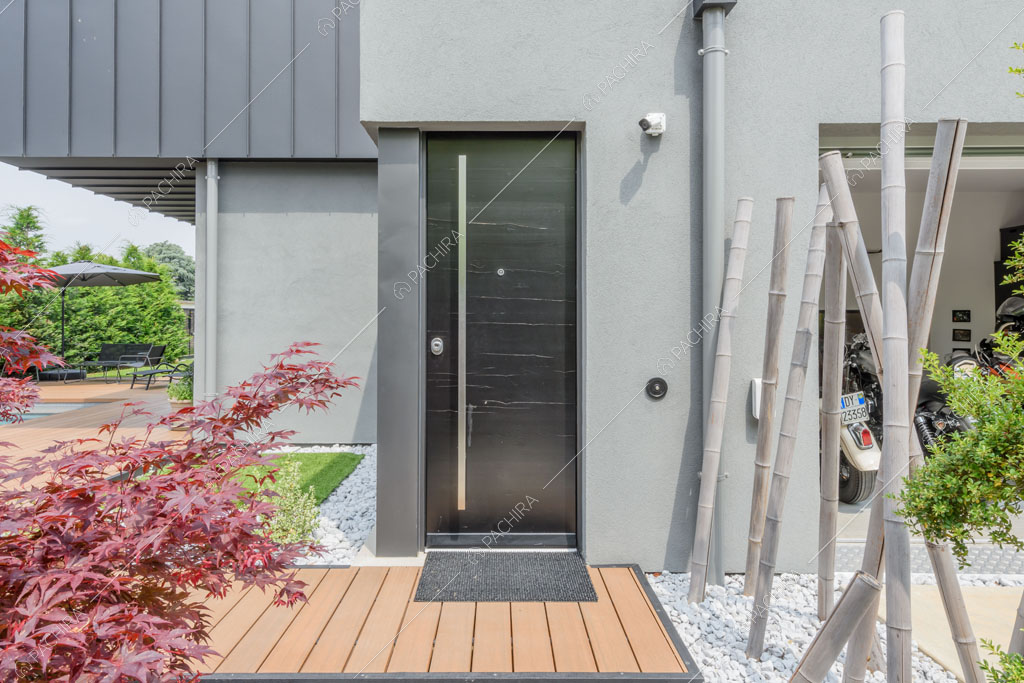 Ingresso della villa Aral, location in stile contemporaneo a Monza