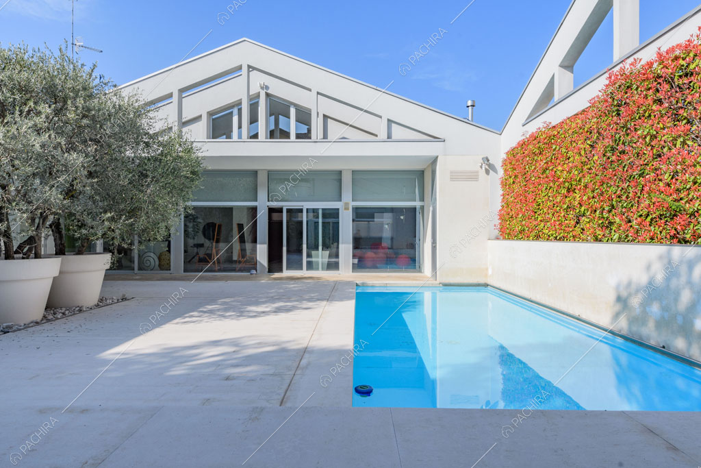 Piscina del loft Inula, location in stile contemporaneo a Varese