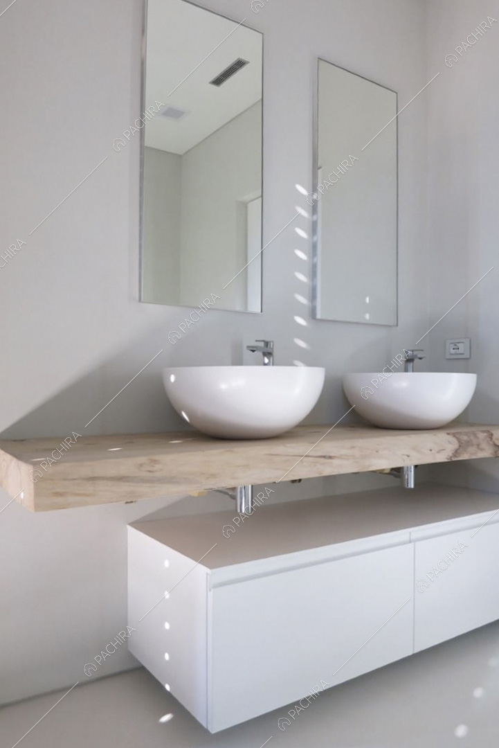 Doppio lavandino e doppio specchio del bagno dalle pareti grigie