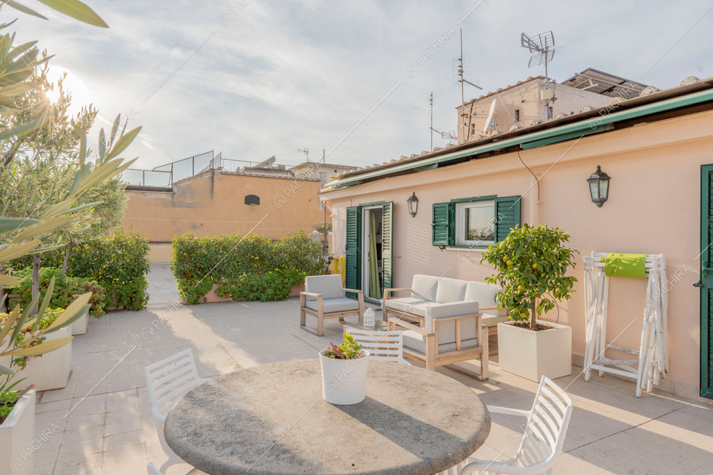 Terrazza dell'attico Elbrus, location in stile contemporaneo a Roma