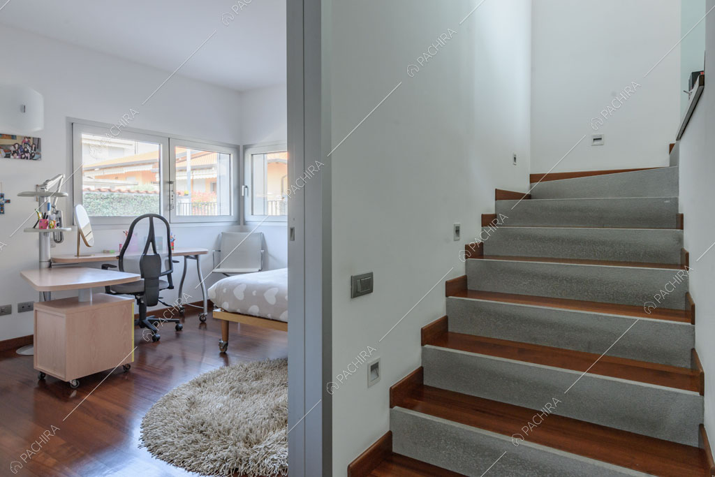 Scale della villa Lilium, location in stile moderno in Provincia di Milano
