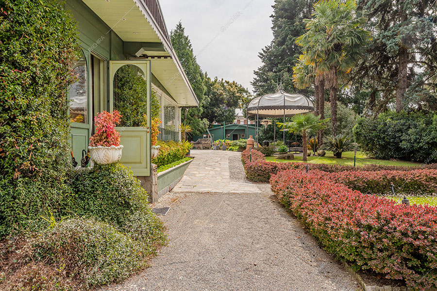 Vialetto della villa Lentisco, location in stile classico a Varese