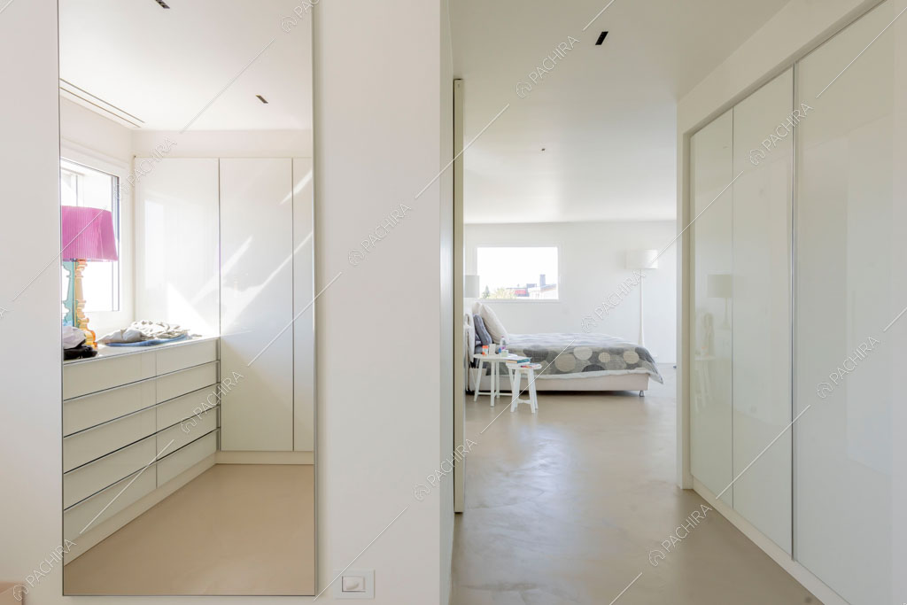 Cabina armadio della villa Columbia, location in stile moderno a Como