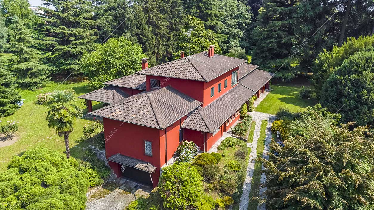 Esterni della villa Archibusa, location in stile classico a Como