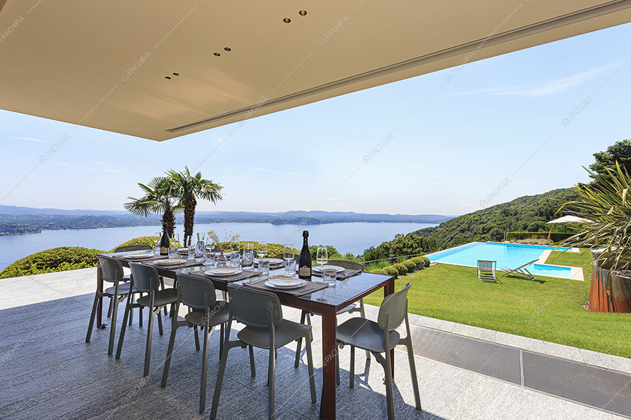 Veranda della villa moderna Cleome, location per shooting a Verbania