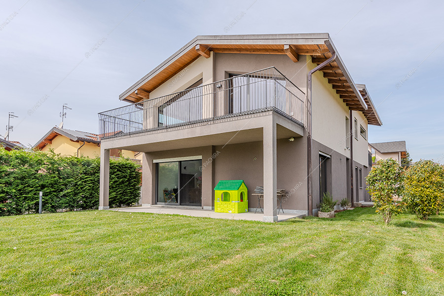 Esterni della villa moderna Adenia, location per shooting a Varese