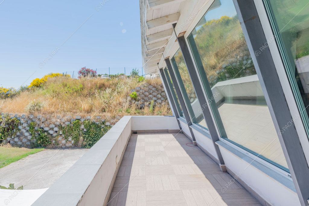 Terrazza della villa Arafura, location in stile contemporaneo a Roma