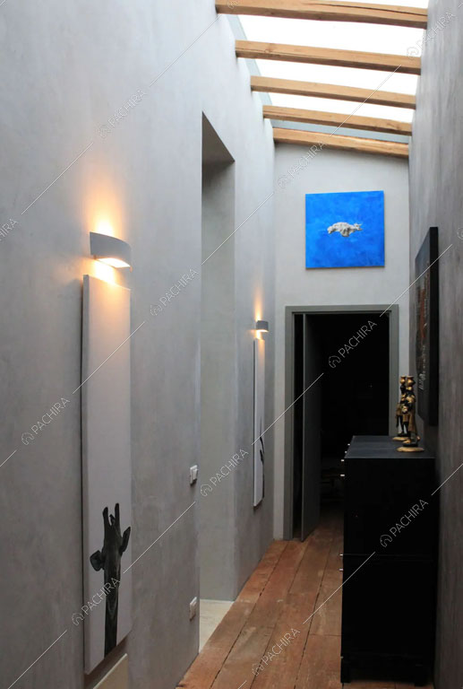 Corridoio della villa Giba, location in stile moderno a Latina