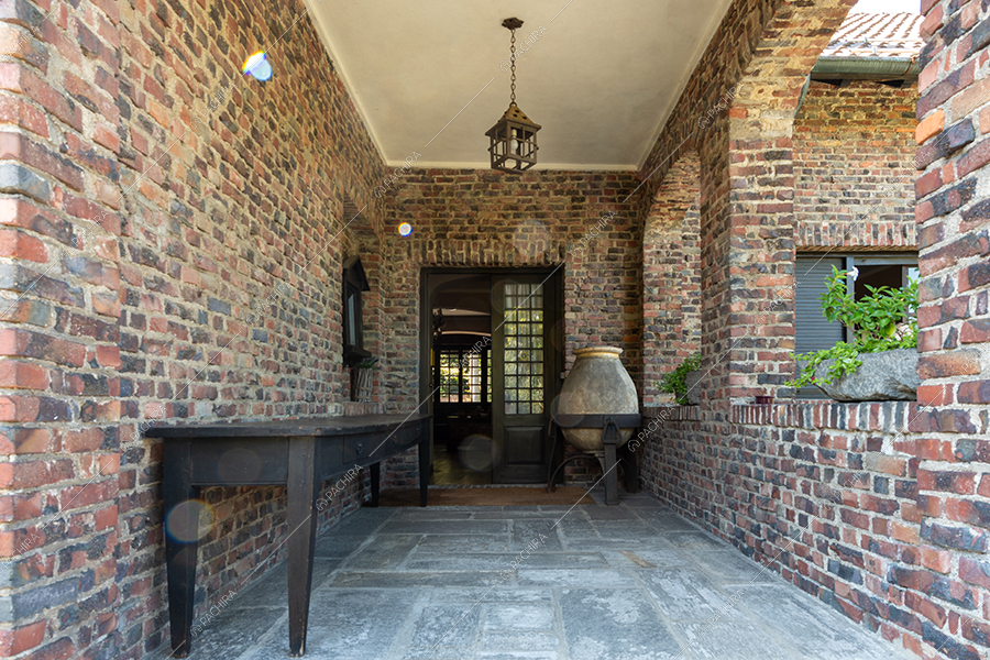 Portico della villa Realgar, location in stile country a Milano