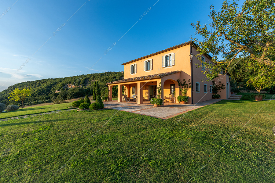 Parco dell'agriturismo Tevere, location in stile country a Siena