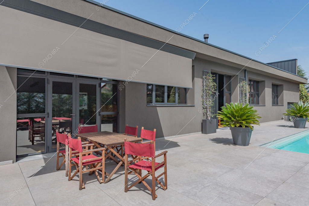 Cortile del loft Danubio, location in stile contemporaneo a Brescia