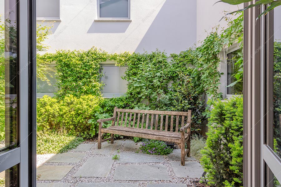 Cortile del loft in stile eclettico Maqui, location per shooting a Milano