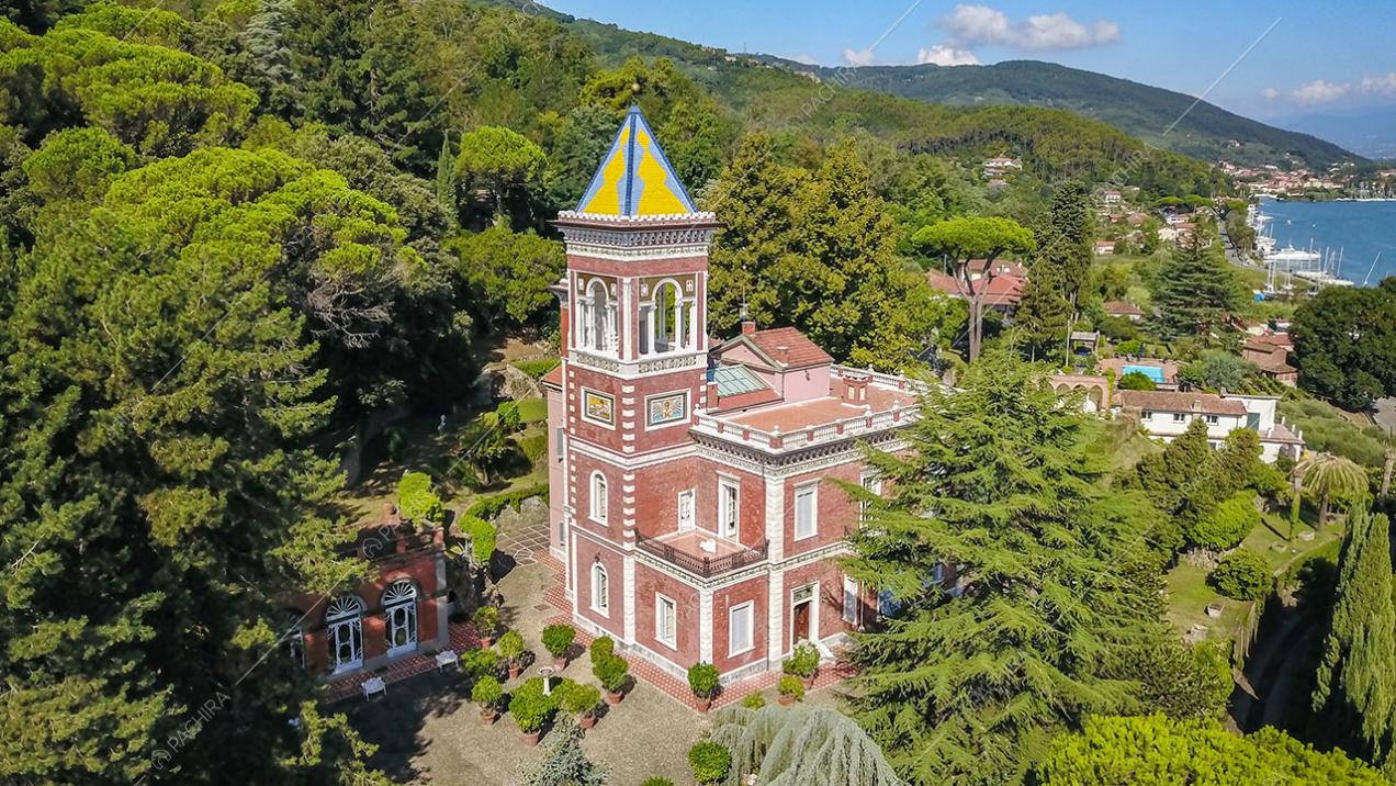 Esterni della dimora storica Irtis, location in stile classico a La Spezia