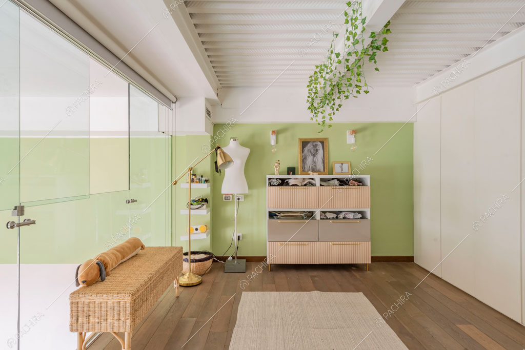 Cabina armadio del loft Cardamomo, location in stile contemporaneo a Milano