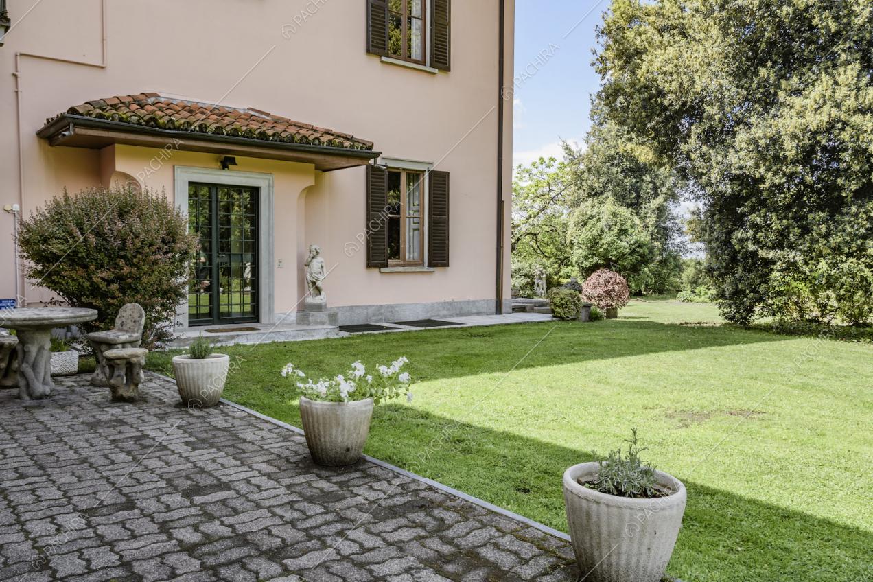 Dettaglio dell'entrata della villa