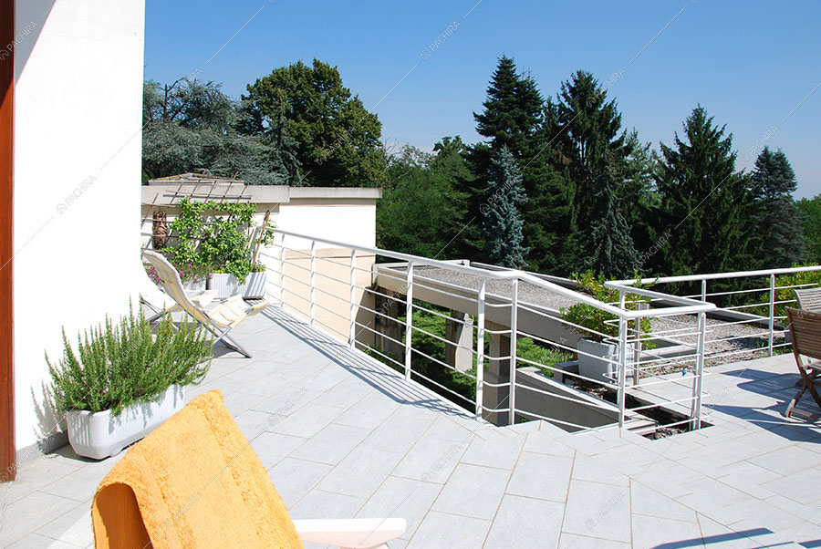 Terrazza della villa Acetosa, location in stile vintage a Lecco