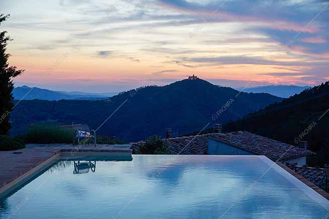 Piscina del borgo Clematide, location in stile rustico a Pisa