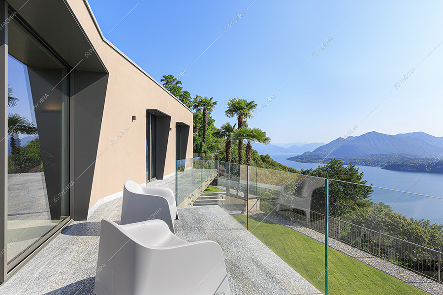 Terrazza della villa moderna Cleome, location per shooting a Verbania