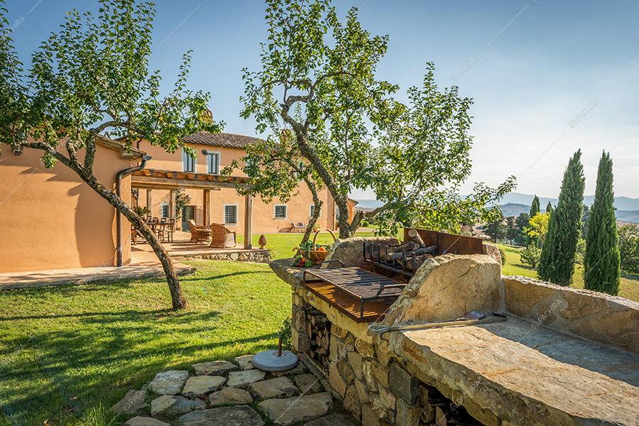 Esterni dell'agriturismo Tevere, location in stile country a Siena