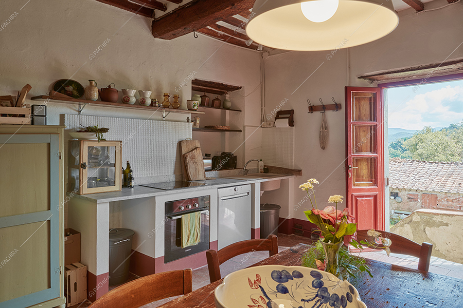 Cucina a parete della masseria Mincio, location in stile rustico a Lucca