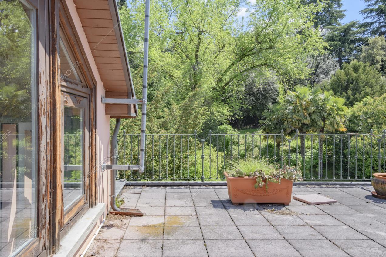 Terrazza immersa nel verde