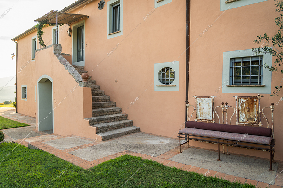 Esterni dell'agriturismo Tevere, location in stile country a Siena