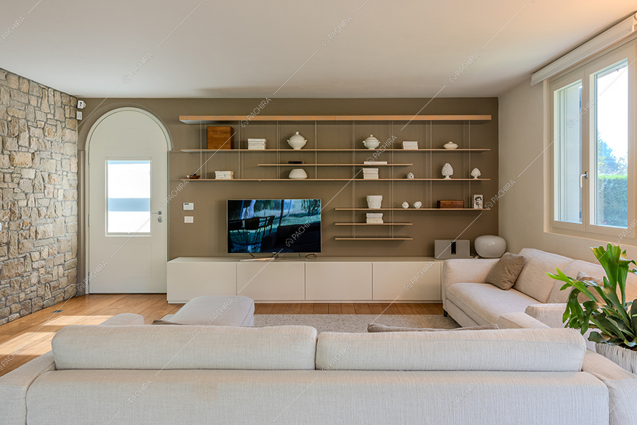Salotto della villa Litani, location in stile moderno a Monza