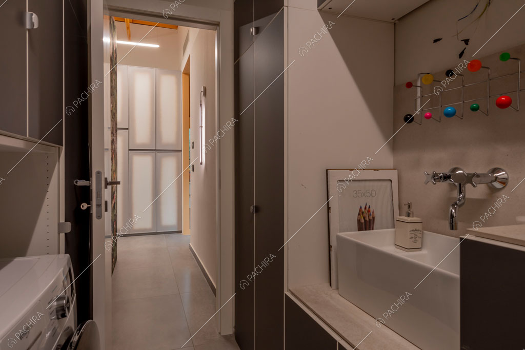 Locale lavanderia del loft Graviola, location in stile contemporaneo a Milano