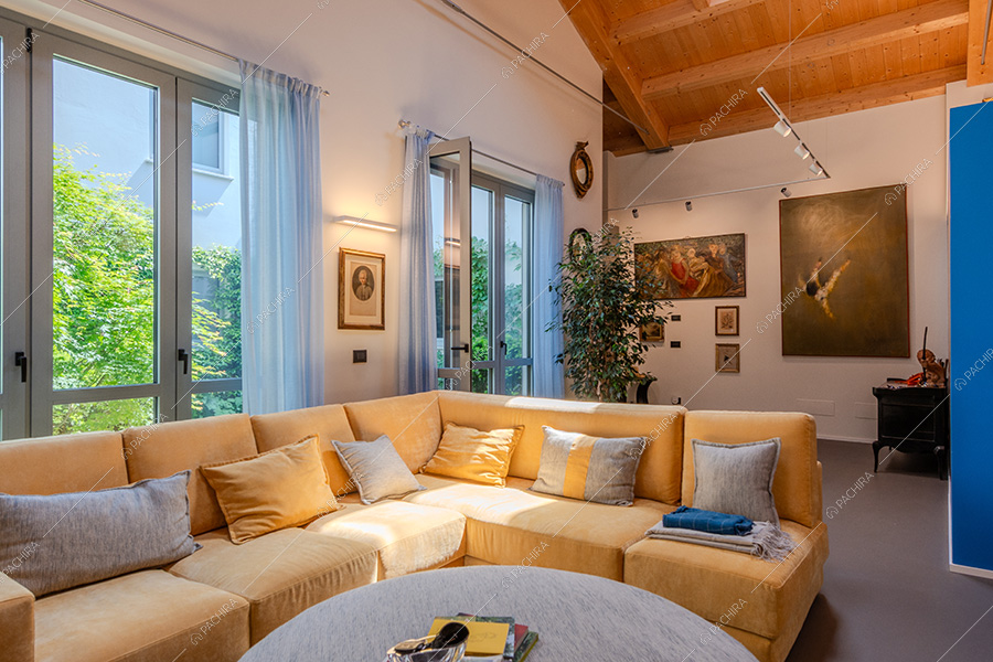 Sala del loft in stile eclettico Maqui, location per shooting a Milano