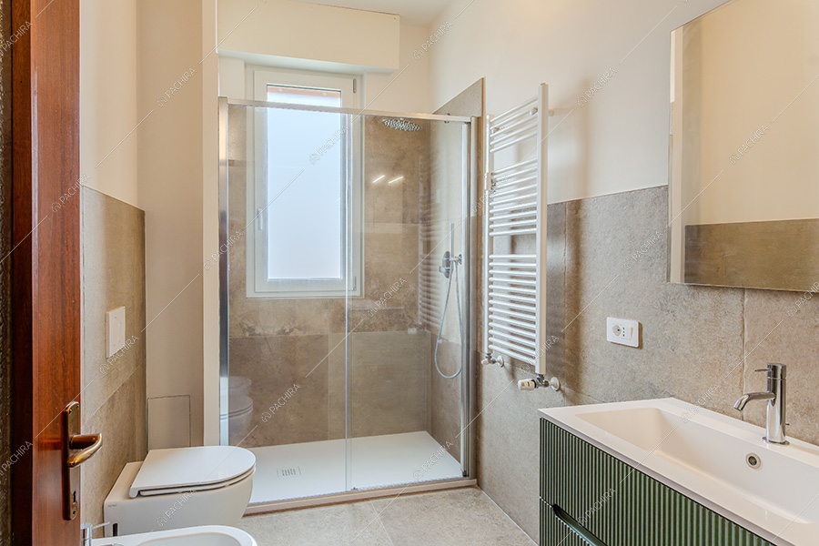Bagno dell'appartamento moderno Vecia, location per shooting a Monza