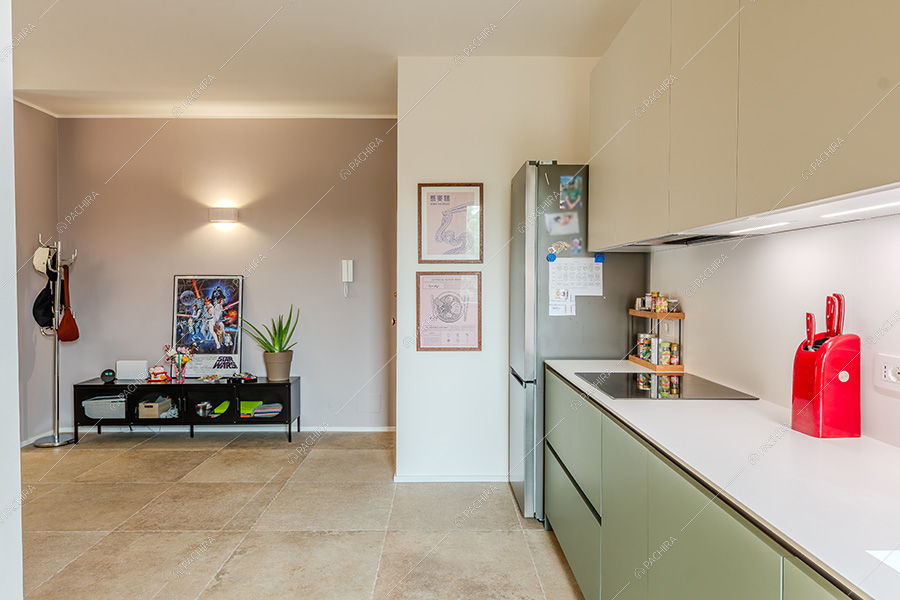 Cucina dell'appartamento moderno Vecia, location per shooting a Monza