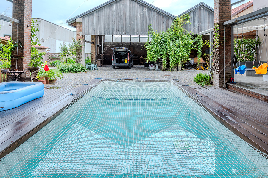 Piscina della villa Dioptasio, location in stile moderno a Monza