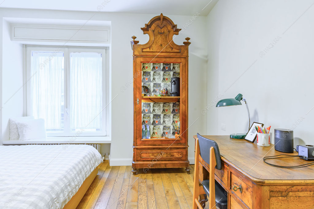 Camera da letto matrimoniale dell'appartamento Tramontana, location in stile contemporaneo a Milano