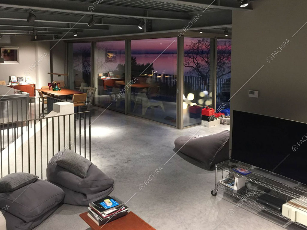 Zona living dell'attico Terek, location in stile contemporaneo a Venezia