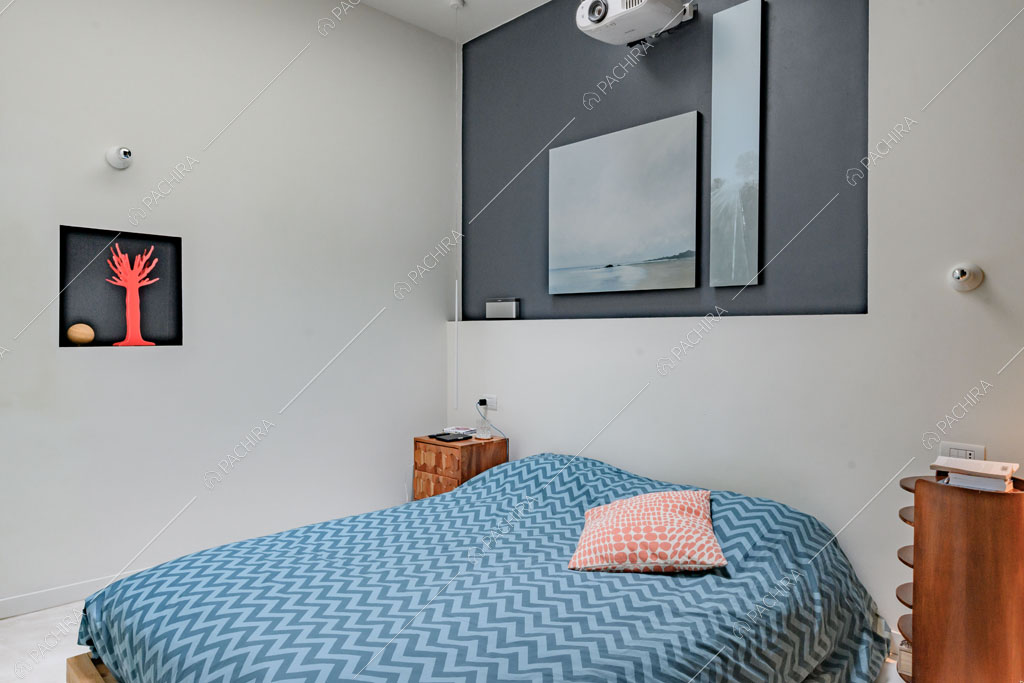 Camera da letto del loft Unakite, location in stile moderno a Milano